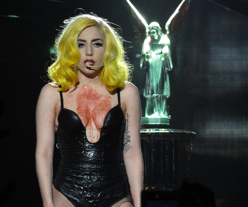 Celebremos los 30 años de Lady Gaga con un playlist de la “mamá monstruo”