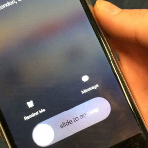 Llamaría a alguno de los contactos de sus papás que tienen cargos altos para que ellos planeen una misión de rescate