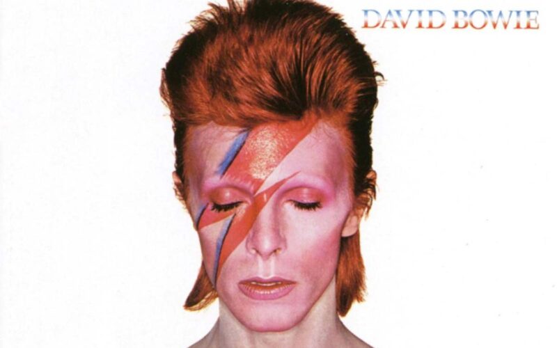 “A tu edad, David Bowie ya había…”