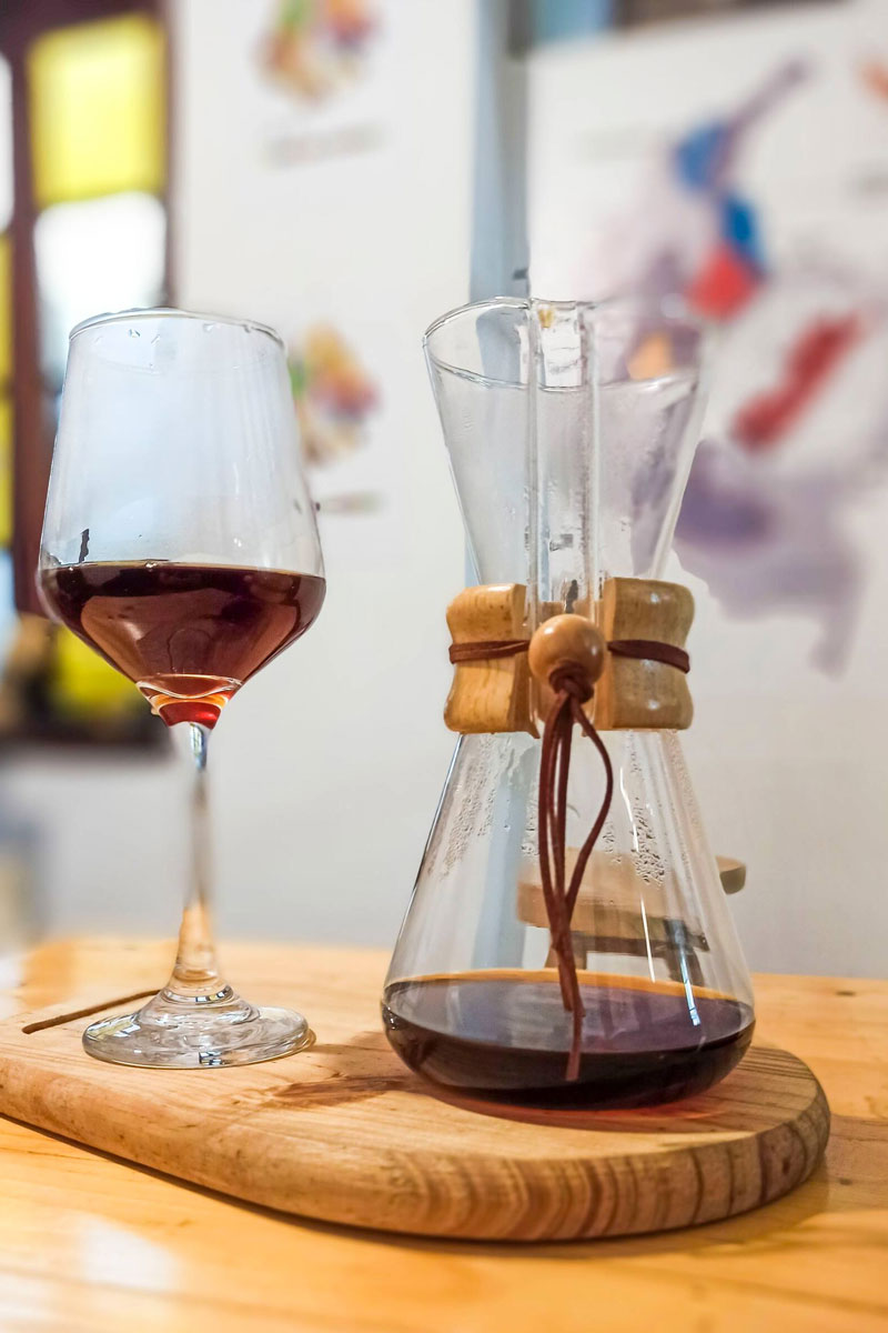 café, airbnb