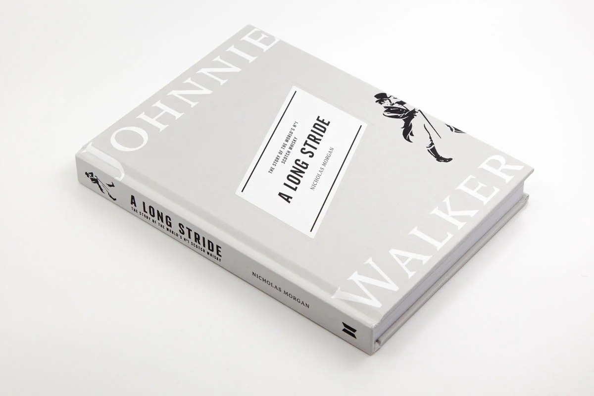 A long stride: el libro sobre los 200 años de Johnnie Walker