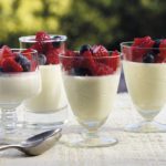 Pruebe esta sencilla receta de panna cotta de yogur griego