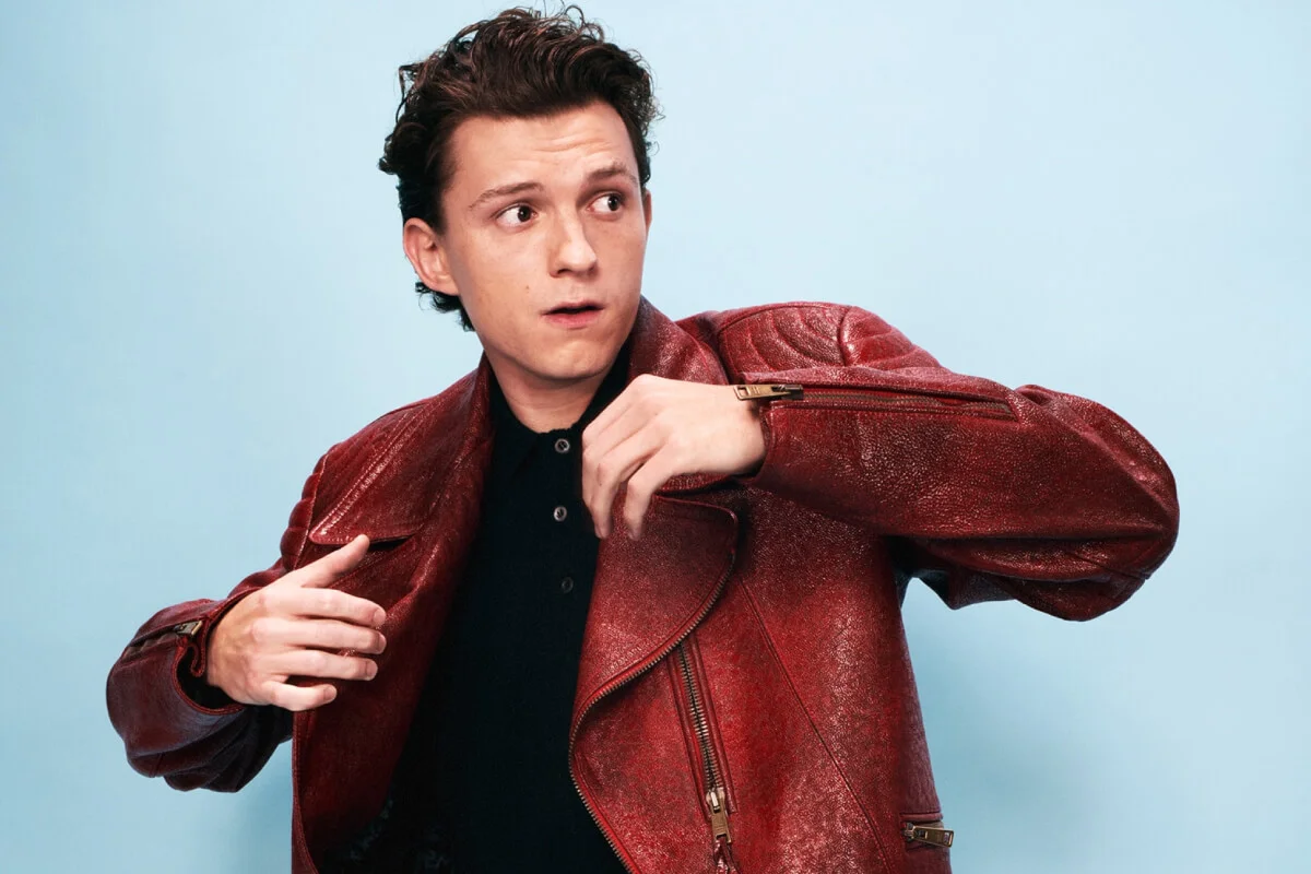 ‘In the mood for Prada’: Tom Holland protagoniza la nueva campaña de la firma italiana
