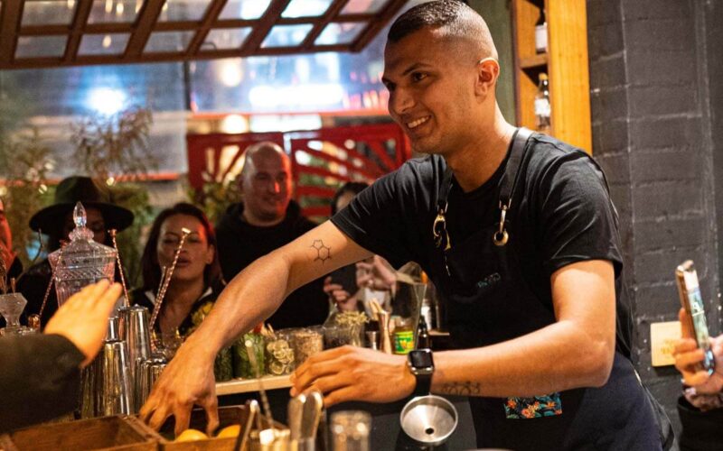 César Mejía elegido como el bartender más sostenible de Colombia