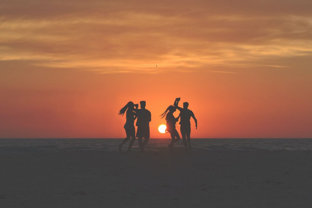 Buddymoon: ¿Qué hay de especial en viajar con amigos en lugar de solo la pareja?