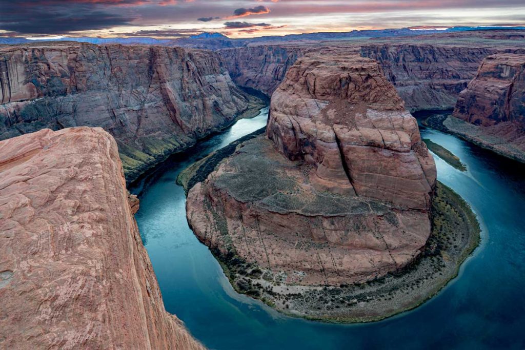 Curva de la herraduraLa Curva de la Herradura es el
nombre de una curva creada por el
río Colorado cerca de la ciudad de
Page (Arizona).
