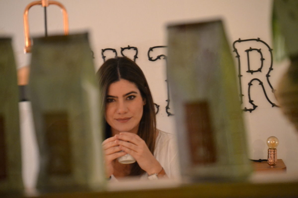 Finanzas, café e inteligencia económica: la misión de Lorena León