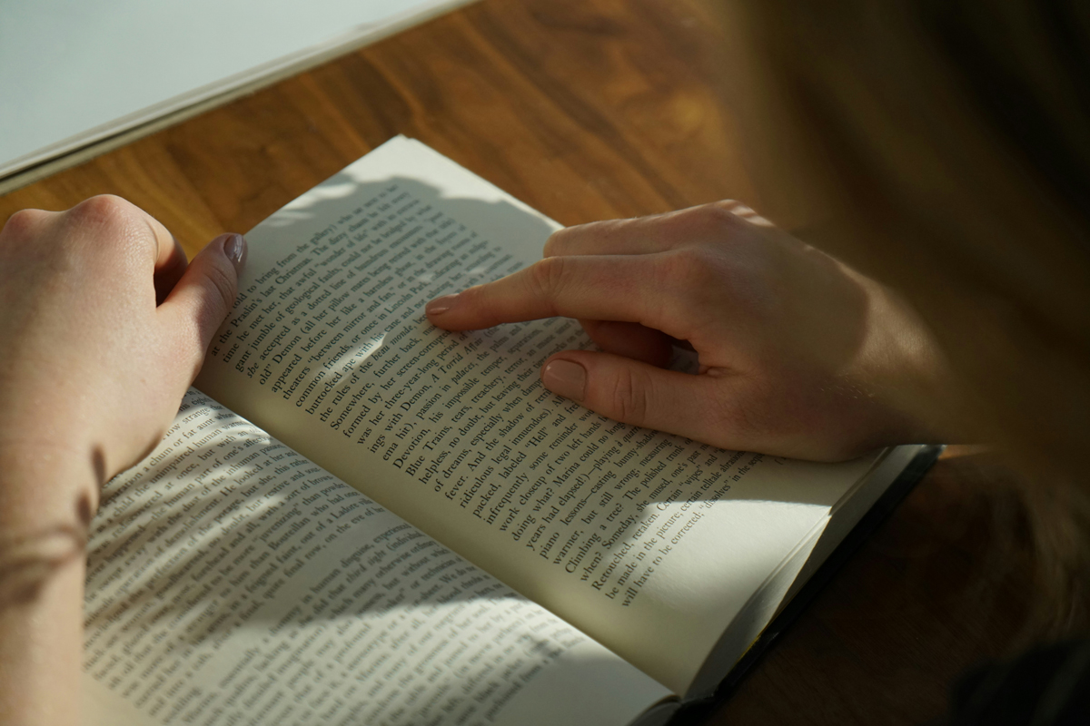 Poemas, ensayos y lecturas para niños en los libros recomendados del mes