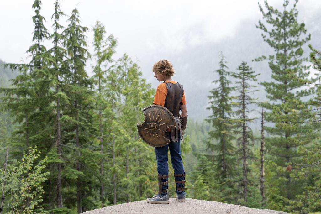El mágico regreso de percy jackson: una odisea televisiva en disney+ Percy jackson, interpretado por walker scobell, es un joven de 12 años que descubre que es un semidiós moderno