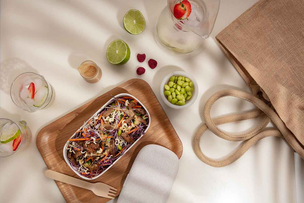 Ensalada asiática con salsa de maní