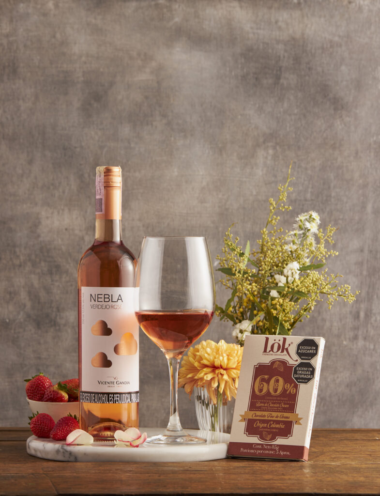 Brindis y chocolate: los kits de vinos españoles que elevan la celebración del amor y la amistad