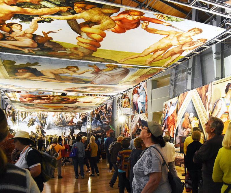 La exposición de la capilla sixtina en bogotá: “ni siquiera el papa la ha visto tan cerca”