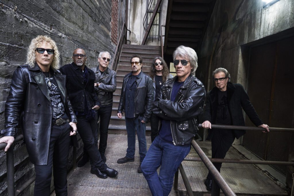 Palabras al oído: estos son los estrenos musicales recomendados de laura galindo Bon_jovi_forever_3_color