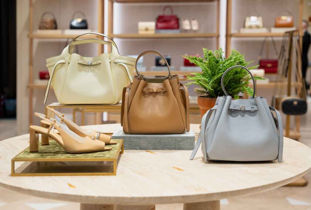 Tory burch en andino: la boutique que redefine la elegancia en bogotá