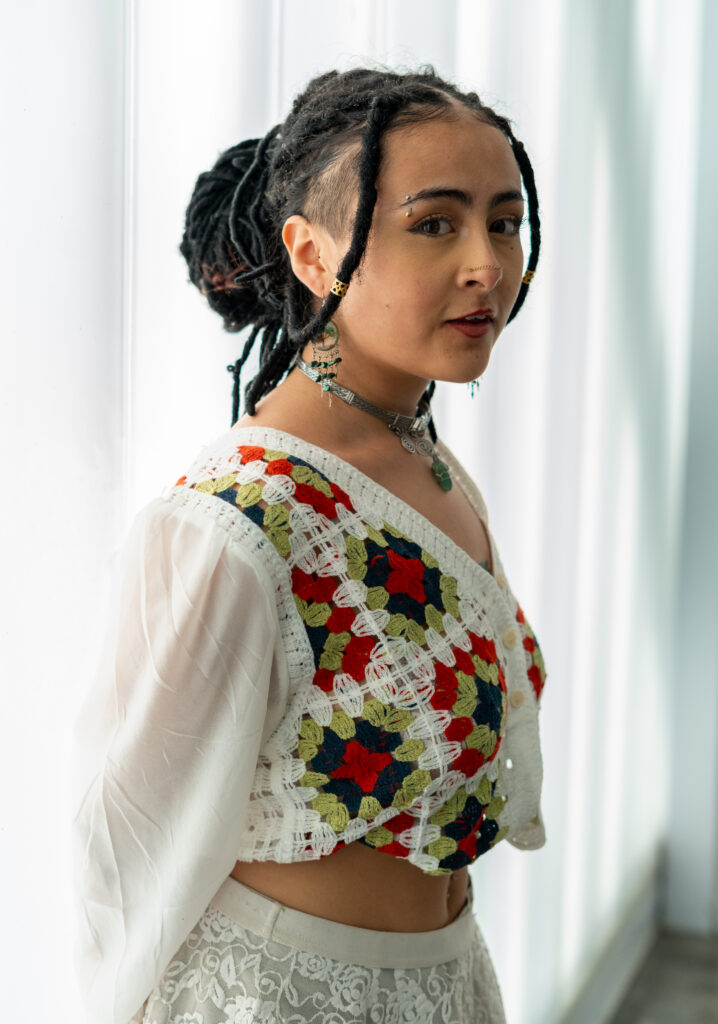 Retratos de jóvenes artistas que desafían la era digital