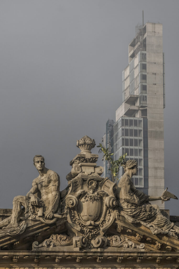 'bogotham', la serie de fotografías de susana carrié que retrata el imaginario sobre bogotá