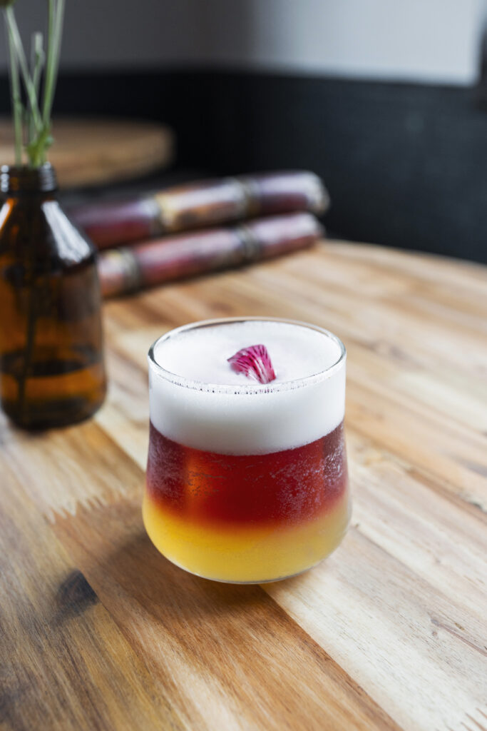 Caña, la casa negra de chapinero, para tomar buen aguardiente y otros destilados de caña