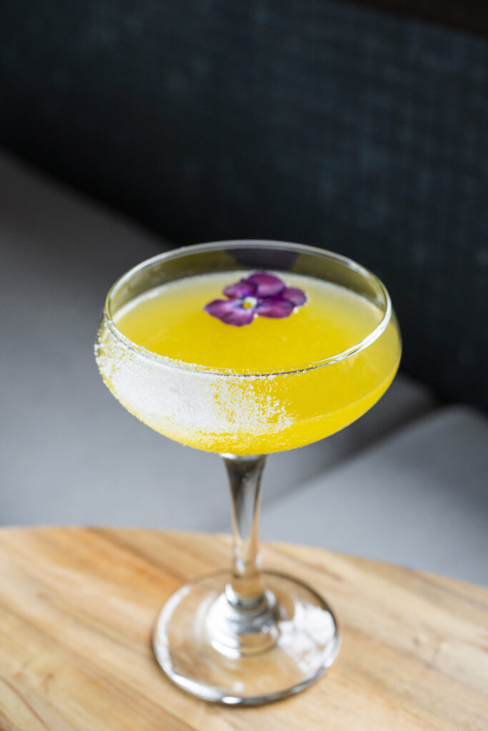 Caña, la casa negra de chapinero, para tomar buen aguardiente y otros destilados de caña