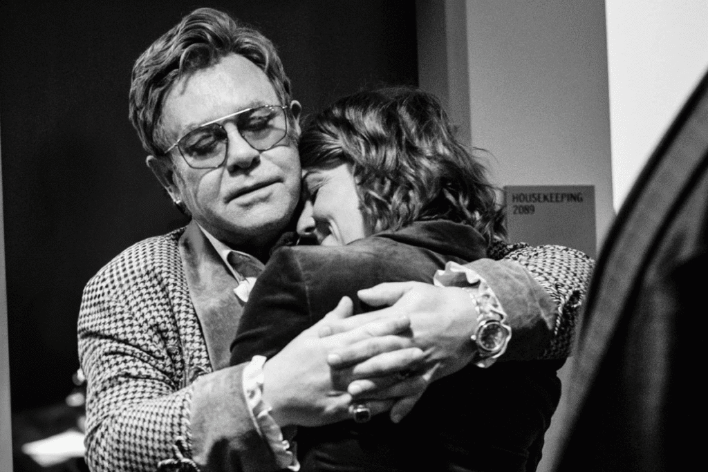 Elton john lanza su nueva canción “never too late” Never too late de elton john y brandy carlile