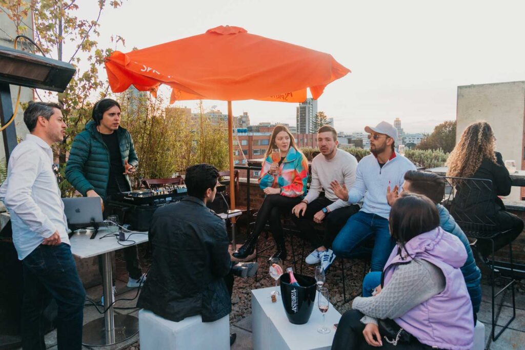 Dos experiencias en bogotá con música, arte y cocteles Ferona rooftop