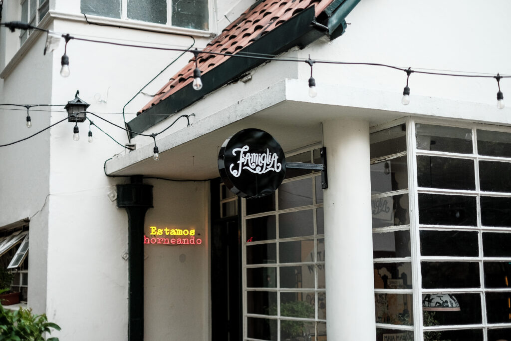 Famiglia, el restaurante que fue panadería, cocina oculta y ahora es una de las mejores pizzerías de bogotá Famiglia, el restaurante que fue panadería, cocina oculta y ahora es una de las mejores pizzerías de bogotá