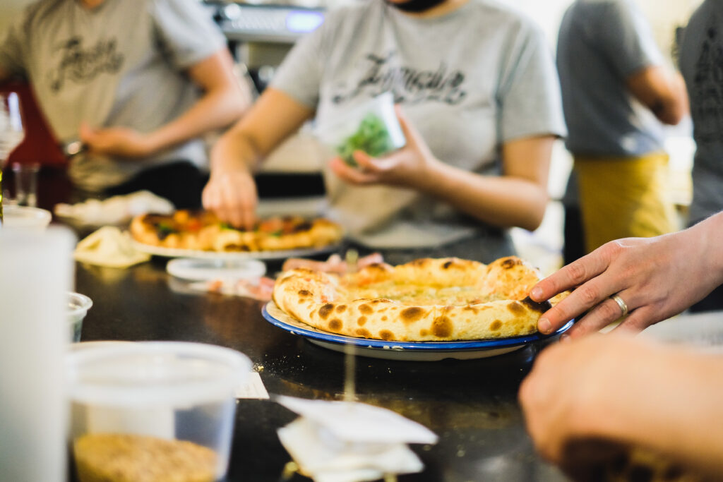 Famiglia, el restaurante que fue panadería, cocina oculta y ahora es una de las mejores pizzerías de bogotá Famiglia, el restaurante que fue panadería, cocina oculta y ahora es una de las mejores pizzerías de bogotá