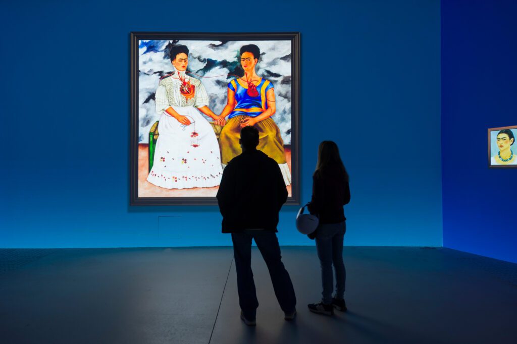 Frida kahlo: una exposición inmersiva que muestra a la artista más allá del cliché Obras de frida kahlo inmersiva