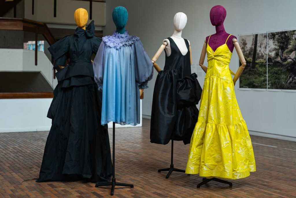 Descubra las joyas que brillarán en la gala mambo 2022 Vestidos subasta gala mambo