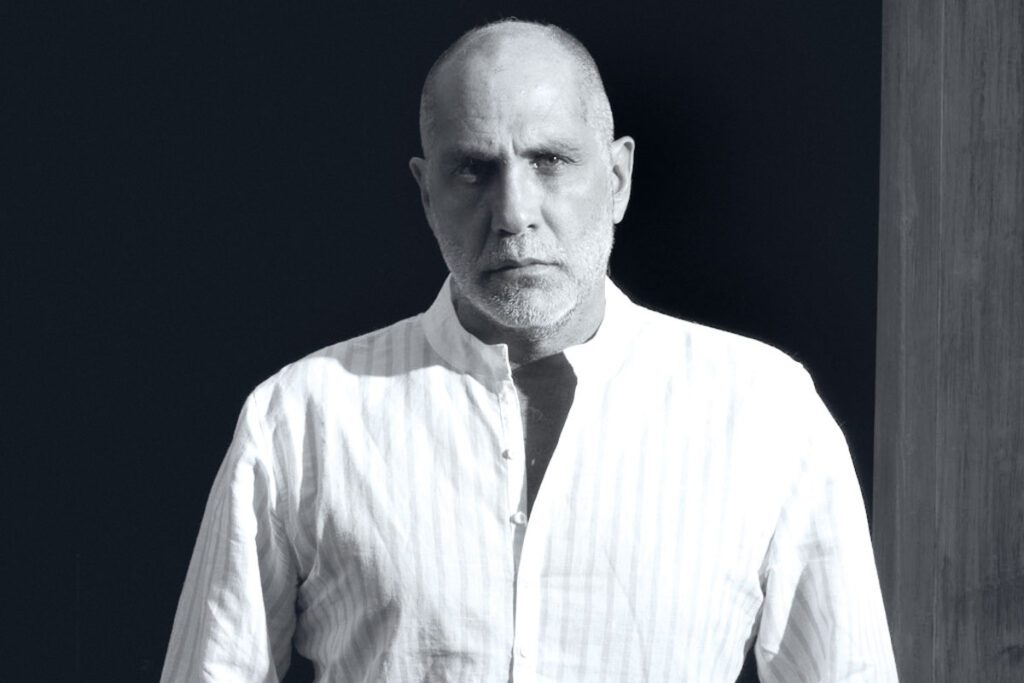 Guillermo arriaga, guionista de amores perros, es el ganador del premio alfaguara