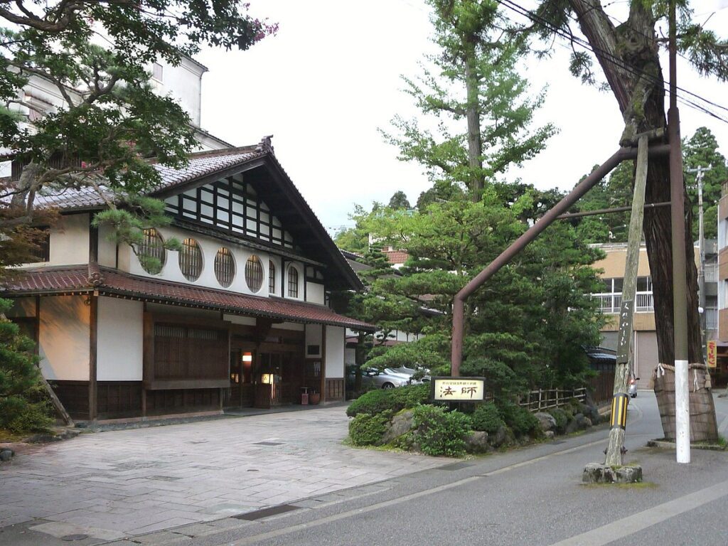 Hotel hoshi ryokan, hotel más antiguo