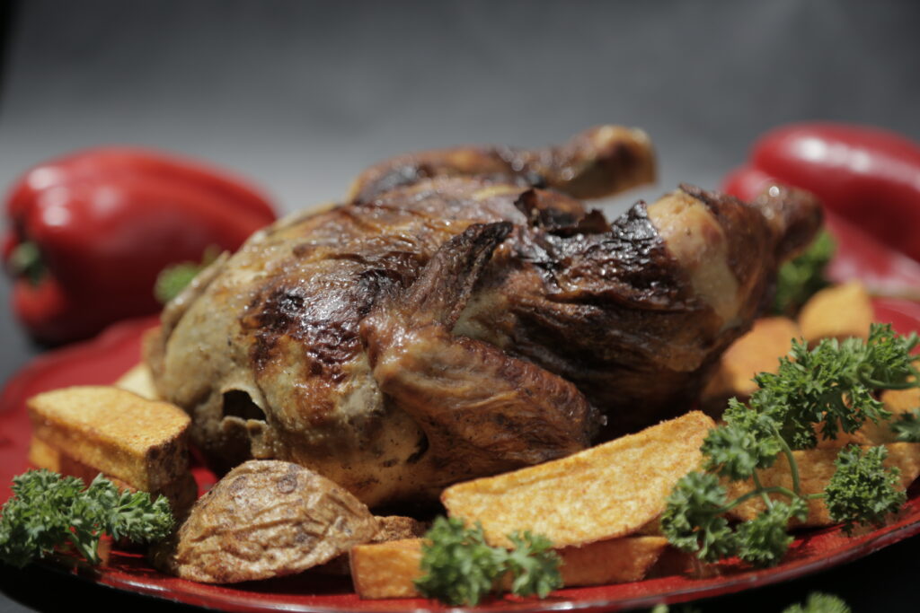 La suerte es uno de los mejores restaurantes para comer pollo asado en bogotá.