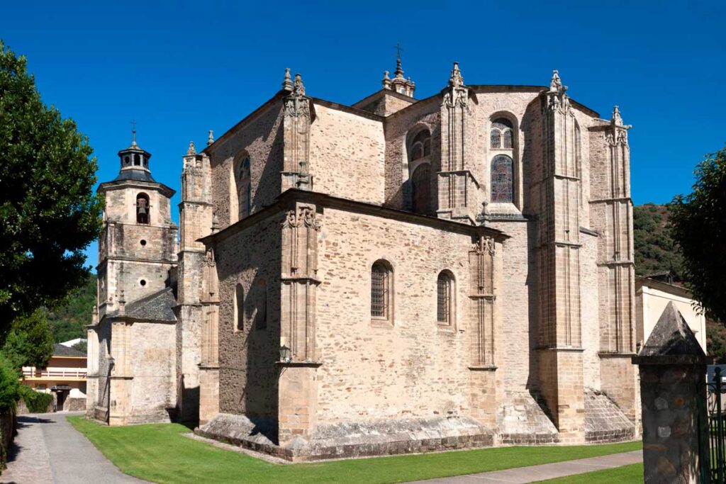 Iglesia de santiago apóstol en villafranca