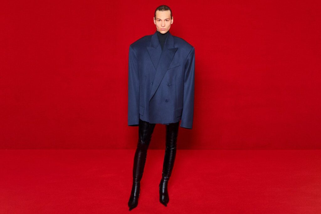 Inti wang, la vikinga colombiana y su historia no binaria que inspira a balenciaga Inti wang modelo