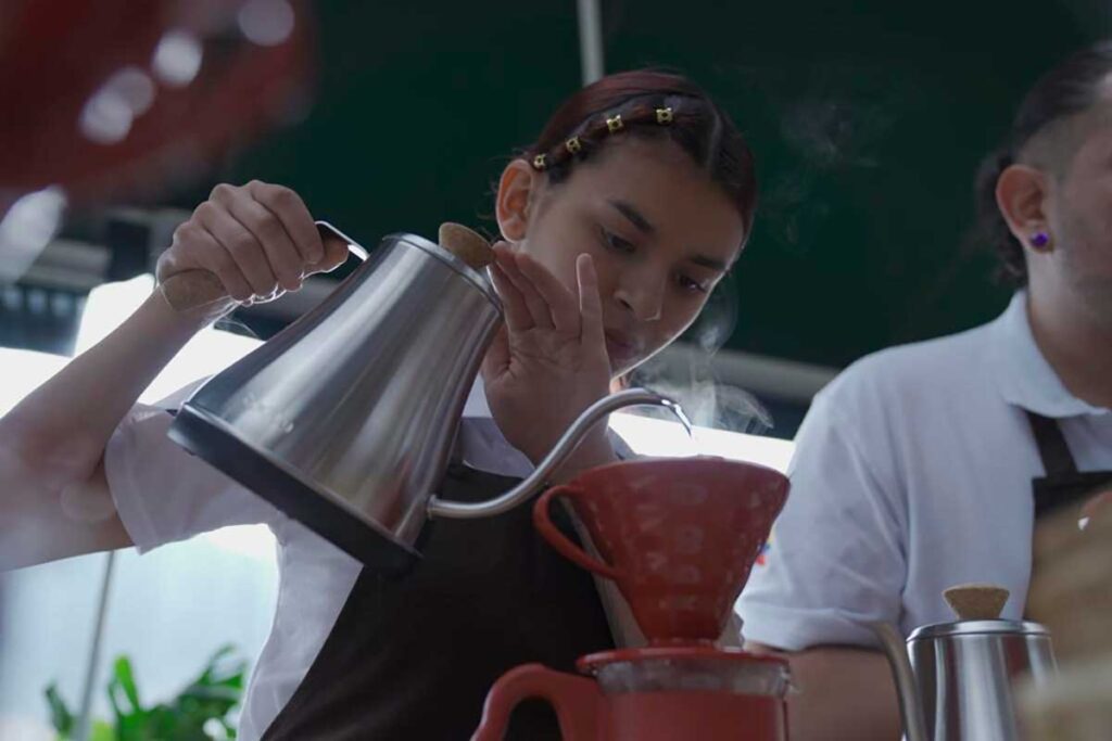 Víctimas y excombatientes aprenden para ser baristas con nestlé Víctimas y excombatientes aprenden para ser baristas con nestlé