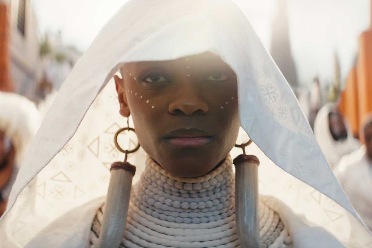 Así fue la alfombra morada de ‘black panther: wakanda por siempre’ en colombia Letitita wright sure black panther