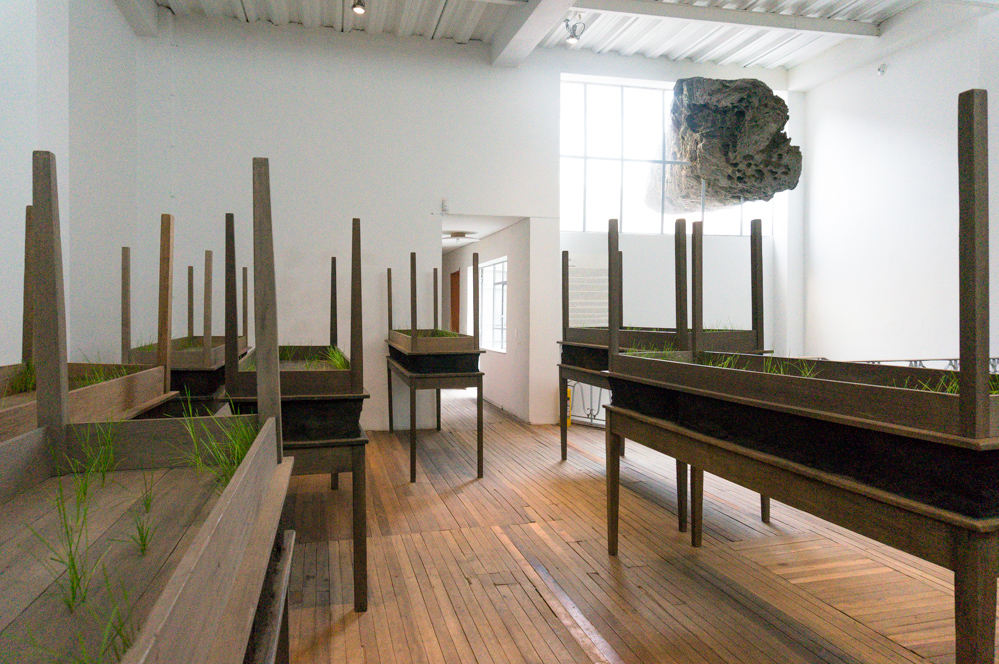 Artistas colombianos que le han seguido la pista a la paz Plegaria-muda-doris-salcedo