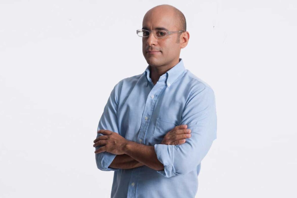 Escritor peruano gustavo rodríguez gana el premio alfaguara 2023 Escritor peruano gustavo rodríguez ganador del premio alfaguara 2023