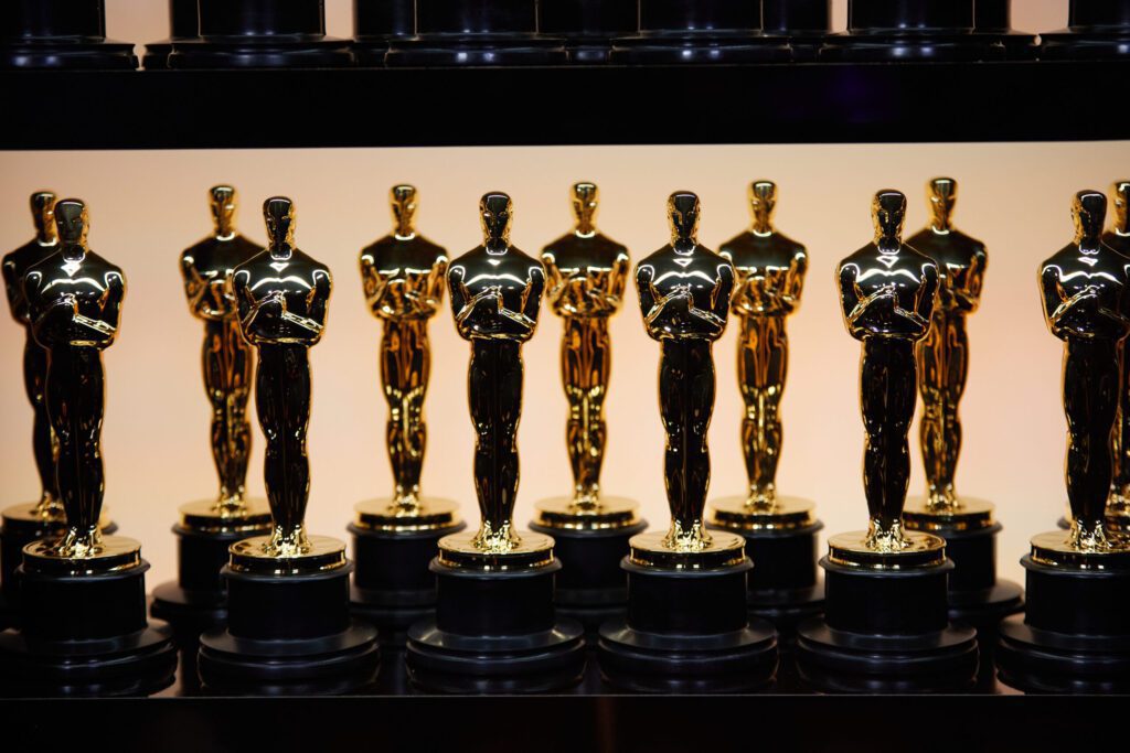 'todo en todas partes al mismo tiempo': la gran ganadora de los premios óscar Premios óscar estatuilla