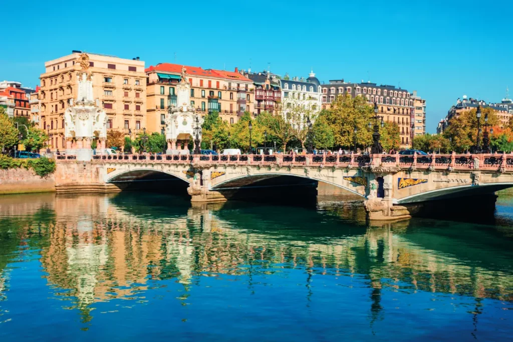 Mujeres viajeras: cuatro lugares para recorrer el mundo con libertad y confianza