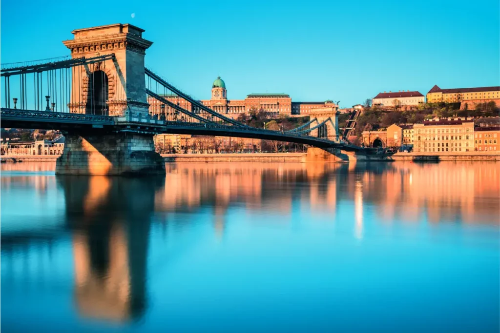 Mujeres viajeras: cuatro lugares para recorrer el mundo con libertad y confianza