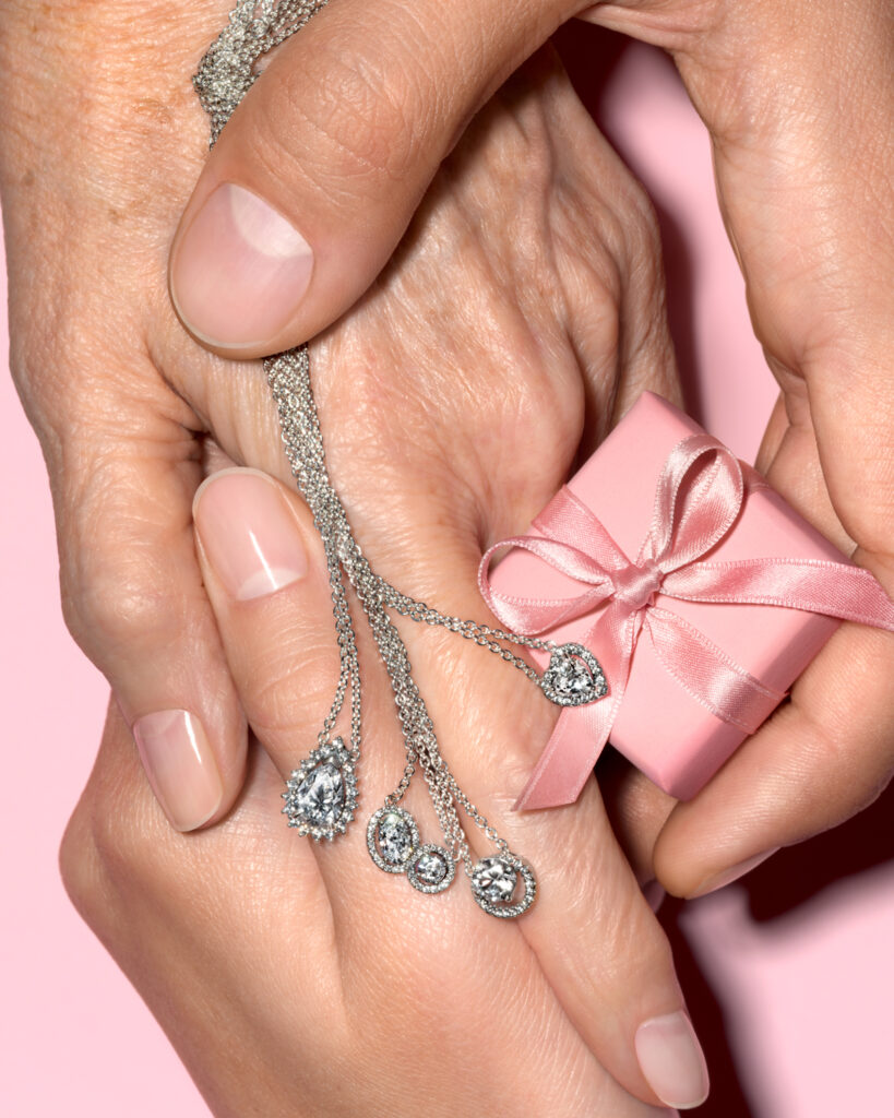 Pandora celebra el poder del amor maternal con una colección inspirada en el infinito