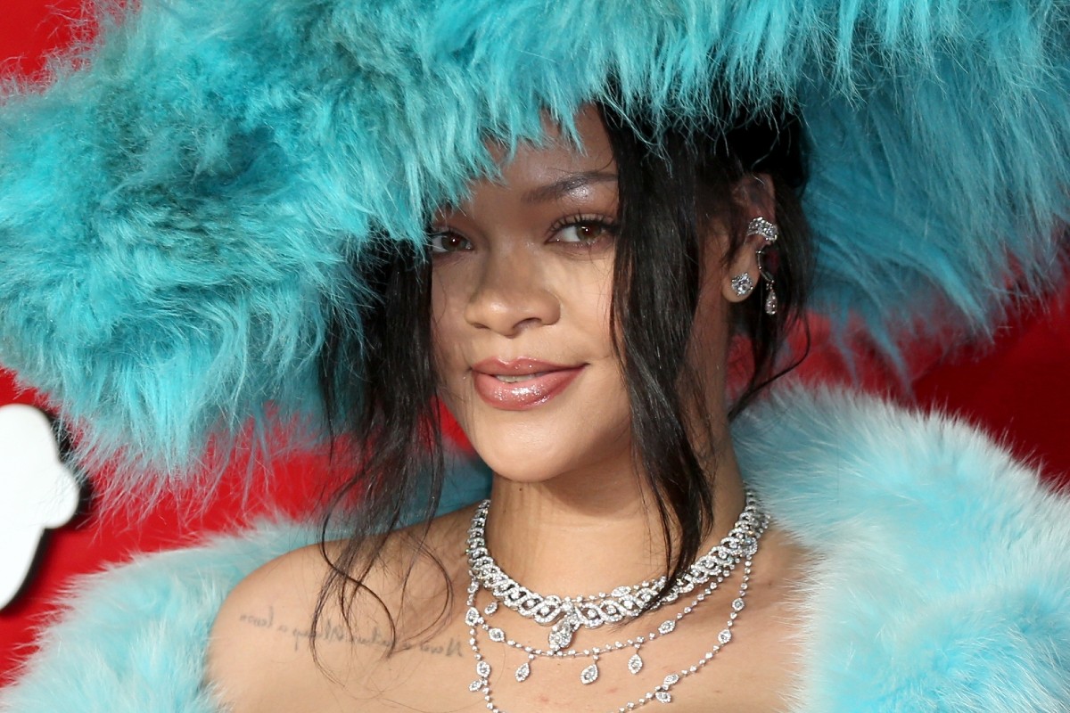 ¿Cómo un bolso de Drácula de Dior puso a la literatura en boca de todos gracias a Rihanna?