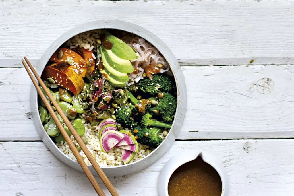 Aprenda cómo hacer un bowl de arroz integral con aguacate Facebook