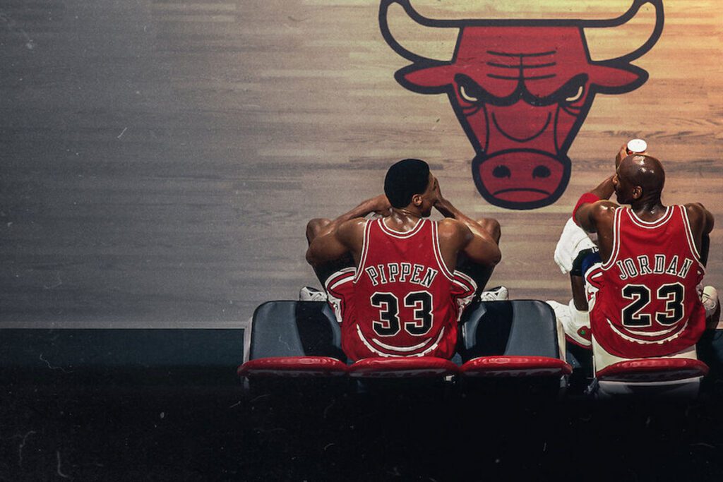 Los documentales sobre deportes olímpicos que no se puede perder Michael jordan y scottie pippen sentados en el banco