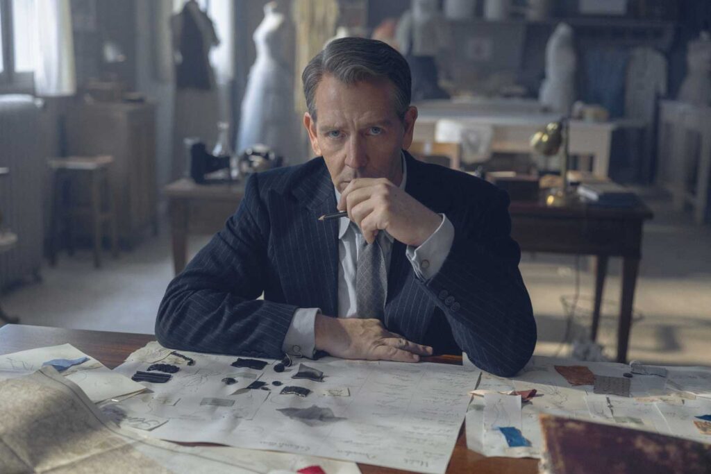 ‘the new look’: una serie sobre la parís de chanel, dior y balenciaga The new look apple tv+ balenciaga