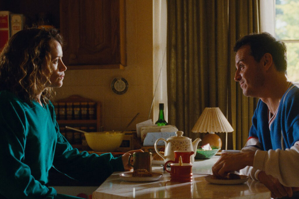 'todos somos extraños': un retrato de amor y nostalgia