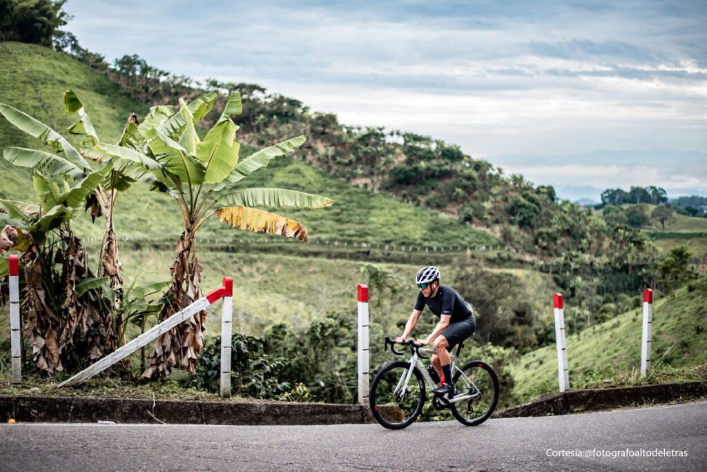 Biciturismo por el eje cafetero para hacer en semana santa