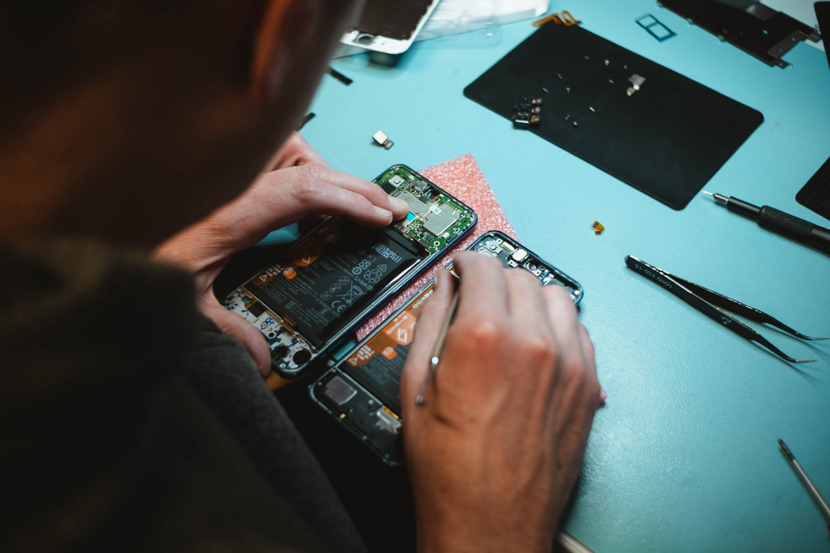 Woden: la empresa que repara su celular sin que tenga que salir de casa