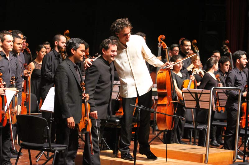 Medellín y los músicos del mundo Alejandroposada3_800x533