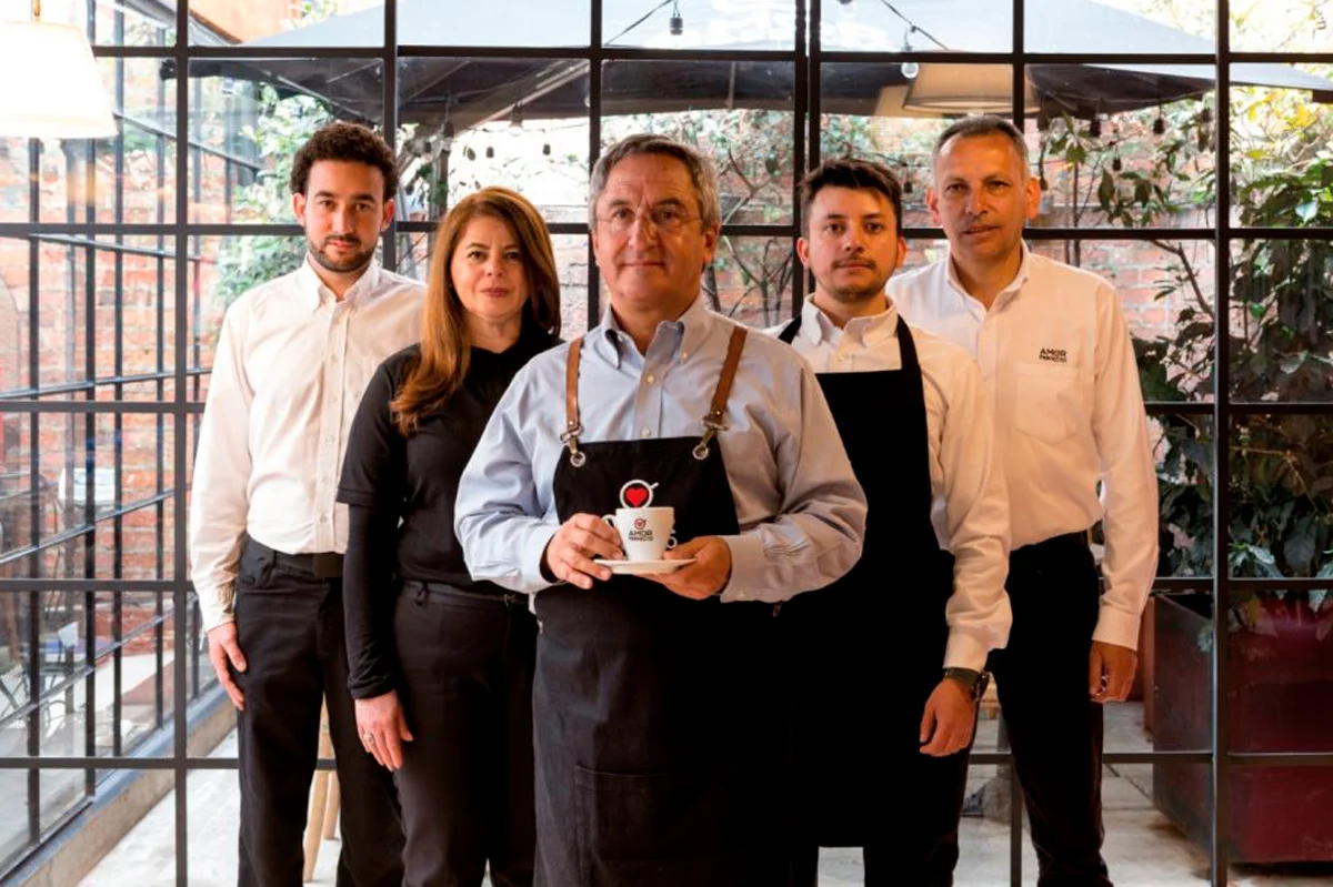 Amor Perfecto, Facebook